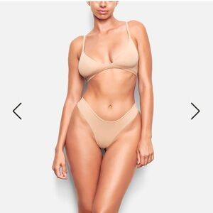 Skims Fits Everybody Wireless Triangle Bralette Size XS NWT Clay